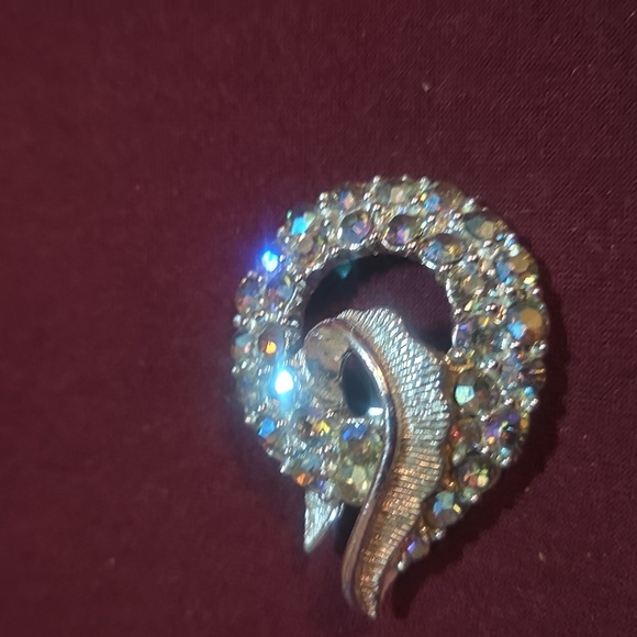 Vintage Elegant Silver Crystal Brooch - Picture 6 of 6